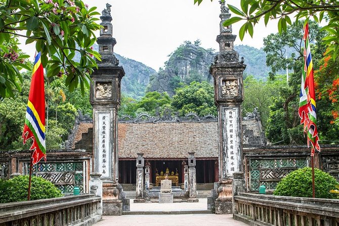 Ninh Binh Full-Day Tour from Hanoi to Hoa Lu, Tam Coc & Mua Cave Via Boat & Bike - Mua Cave and the almost 500-step climb