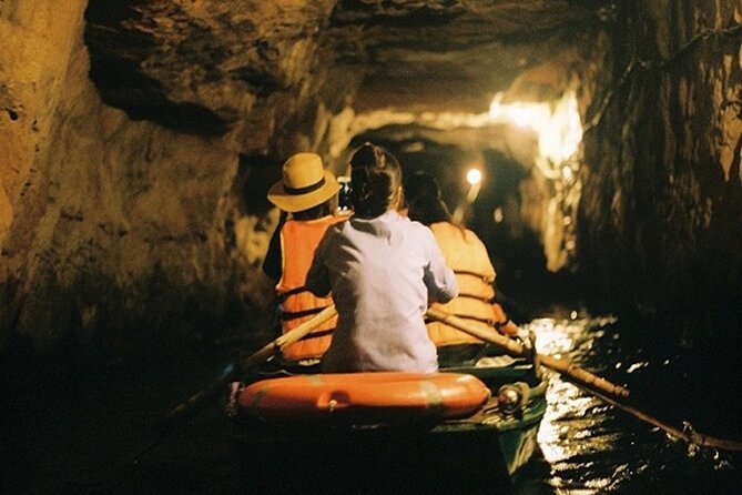 Ninh Binh Full-Day Trip to Trang An Mua Cave Hoa Lu Buffet Lunch - Lunch and the move toward Trang An
