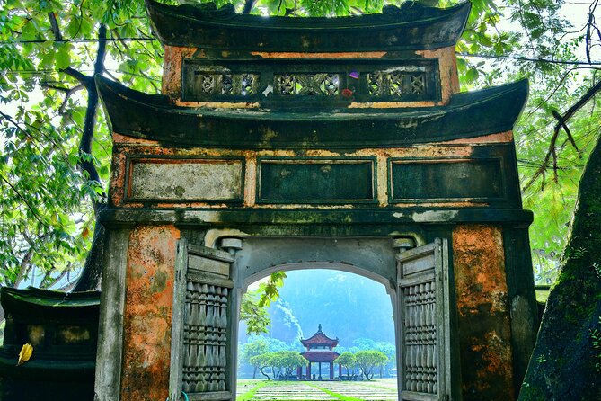 Ninh Binh Group Tour of 11 from Hanoi via Mua Cave Tam Coc Hoa Lu - A small group changes the feel of the day