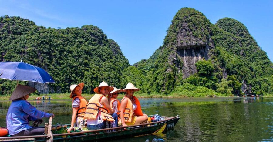 Ninh Binh: Hoa Lu, Mua Cave, and Trang An Tour and Boat Ride - The 500 steps to Mua Mountain