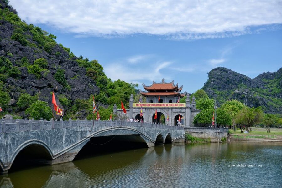 Ninh Binh: Hoa Lu, Mua Cave, and Trang An Tour and Boat Ride - Who should book this full-day outing