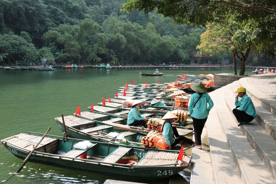 Ninh Binh: Hoa Lu, Trang An and Mua Caves Hiking Day Trip - Climbing Mua Cave’s 486 steps