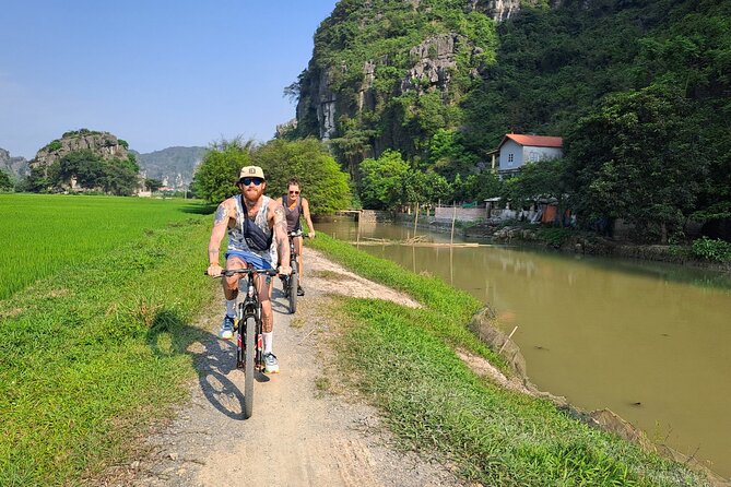Ninh Binh Luxury Day Tour by Limousine- Small Group- All included - Cycling through Ninh Binh villages