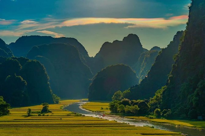 NINH BINH MEMORABLE DAY: Hoa Lu, Mua Cave, boat trip Tam Coc, Trang An optional - Tam Coc by sampan: rice fields, cliffs, and caves