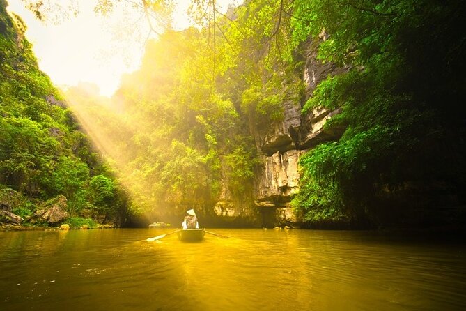 Ninh Binh Private Day Tour: Mua Cave, Tam Coc, Hoa Lu All Include - Tam Coc by sampan: two hours on the Ngo Dong River