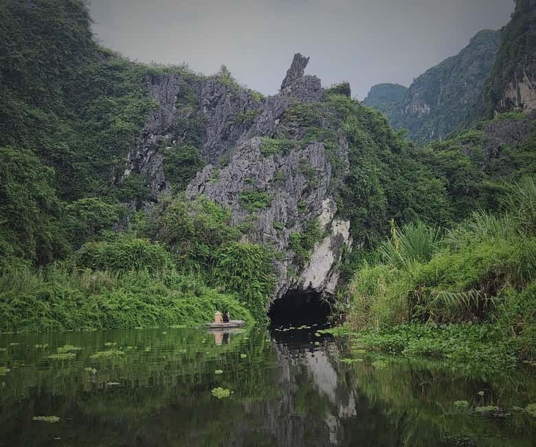 Ninh Binh Private Tour: Bai Dinh-Trang An/Tam Coc-Mua Cave - Mua Cave and the Ngoa Long Mountain climb
