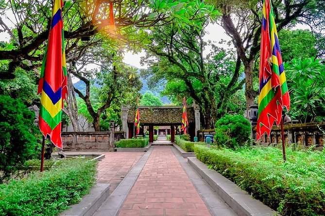Ninh Binh Tour: Deluxe & Small Group Tam Coc Hoa Lu - Boat, Biking, Buffet Lunch - Buffet lunch at a local restaurant
