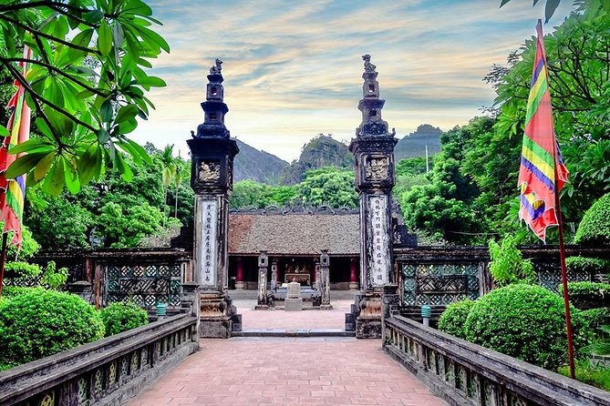 Ninh Binh Tour: Deluxe & Small Group Tam Coc Hoa Lu - Boat, Biking, Buffet Lunch - The reported 500-step climb