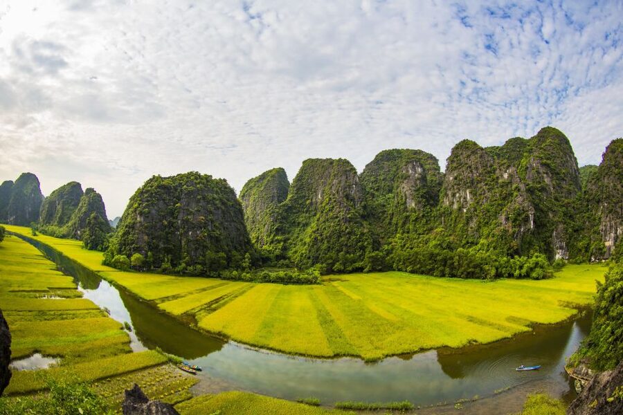Ninh Binh Tour: Full-Day Hoa Lu and Tam Coc Boat Tour - The early ride south from Hanoi