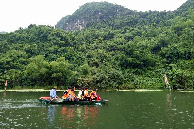Ninh Binh Tour Hoa Lu Tam Coc Full Day: Biking,Boating,Tickets,Lunch, Limousine - Hoa Lu and the temples of two early emperors