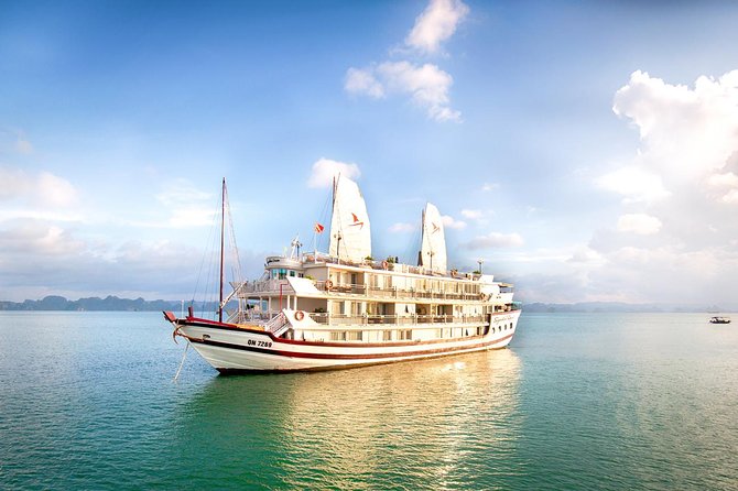 (Official) Signature Royal Cruise - 02 days 01 night program - Tai Chi at 6:30 and the early morning bay