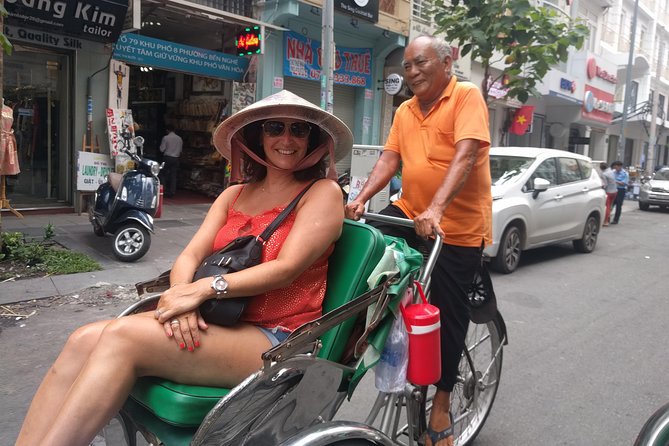 One hour cyclo tour around Saigon - The Independence Palace and the end of the war