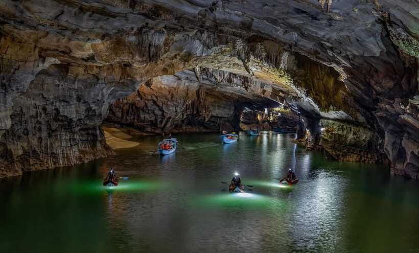 Phong Nha: Phong Nha Cave Expedition 4.5 km by Kayak - Dry chambers and Cham inscriptions at 3:00 p.m.