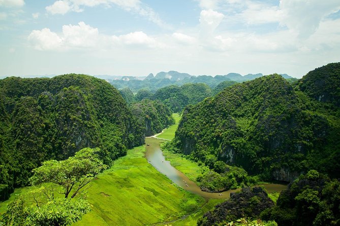 Premium Hoa lu - Trang An - Mua Cave with Buffet Lunch from Hanoi - Lunch and the buffet stop