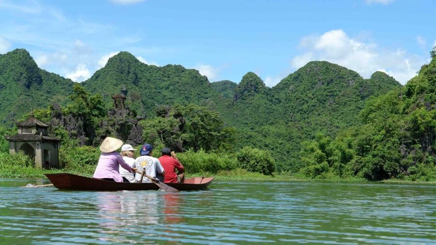Private Car/Bus Renting Hanoi - Ninh Binh - Halong - Sapa... - Should you book it?