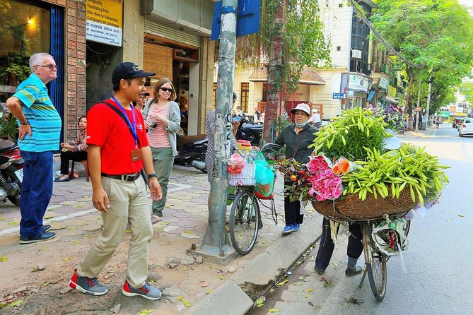 Private Crowd Free Hanoi: Morning Highlights of the City Experience - Local pho lunch in the Old Quarter