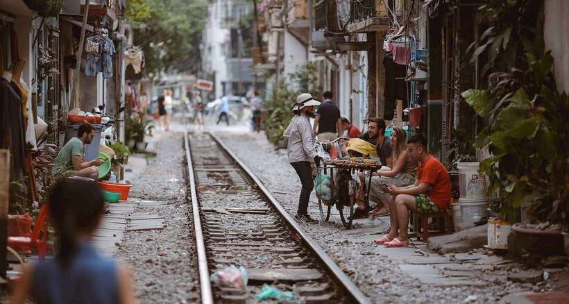 Private Hanoi Walking Tour with visit Train Street - A three-hour introduction to Hanoi on foot