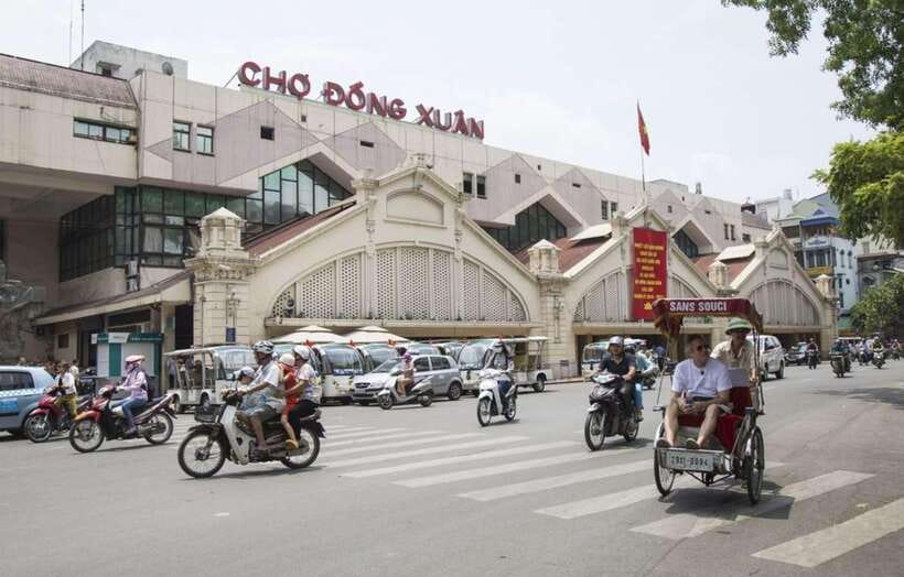 Private Hanoi Walking Tour with visit Train Street - Strolling through the Old Quarter’s busy lanes