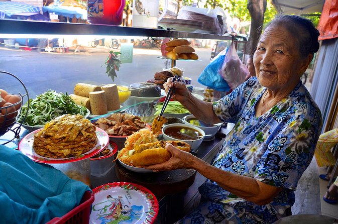 Private Hoi An Evening Food Tastings Tour by Bike - Why a bike is the right way to eat in Hoi An