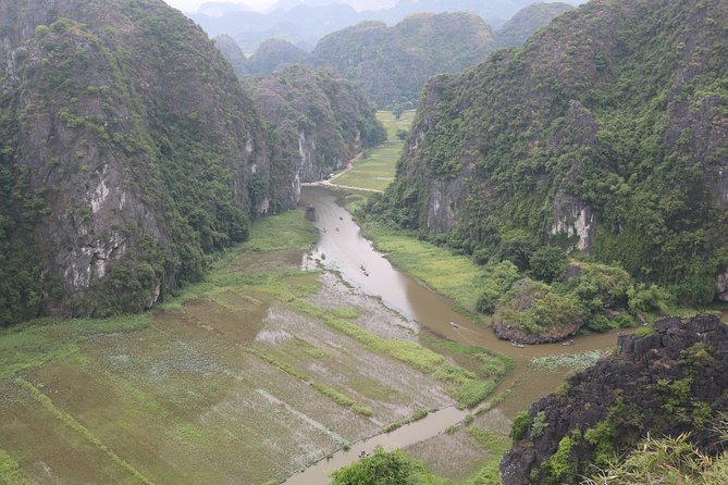 Private luxury - Mua Cave - Trang An - Bich Dong 1 Day From Hanoi - The morning drive from Hanoi to Ninh Binh