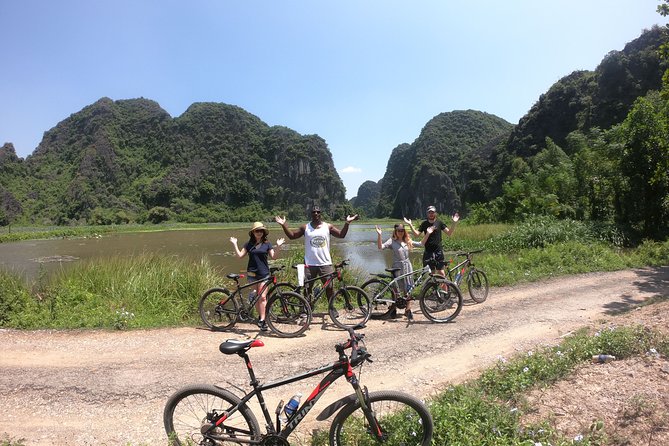 Private luxury - Mua Cave - Trang An - Bich Dong 1 Day From Hanoi - Mua Cave and the climb above the rice fields