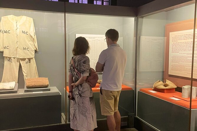(Private) MUSEUM TOUR in HANOI - Reading the difficult story at Hoa Lo Prison