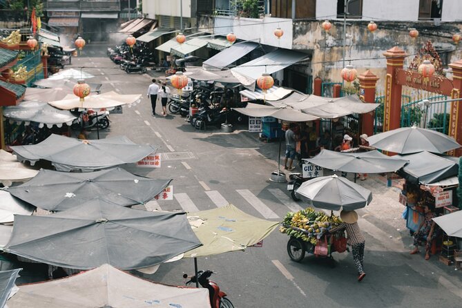Private Sunrise Photography Tour - Down in Chinatown - Quan Am Pagoda and the First Market Scenes