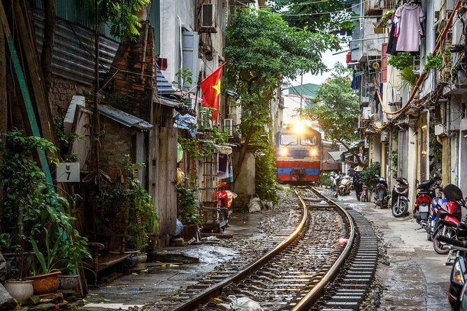 Private Tour: Hanoi City Tour Including Water Puppet Show and Cyclo Ride - The Temple of Literature and Long Bien Bridge