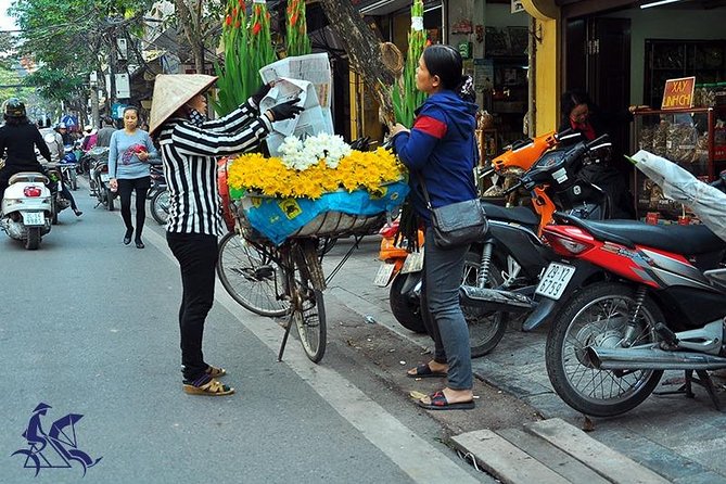 Private tour - Hanoi old quarter cyclo tour (2 hours) - Why a cyclo is a smart way to see Hanoi
