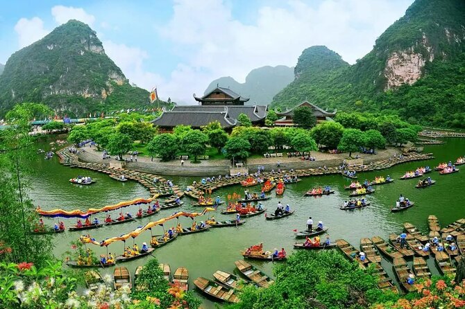 Quang Phu Cau Incense Village- Hoa Lu - Trang An Small Group Tour - The Trang An boat ride through grottoes
