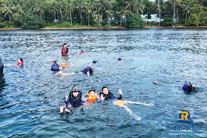 RED RIVER TOUR (Share group): DISCOVERY 3 ISLANDS BY BOAT - Boarding the boat and the first fishing session