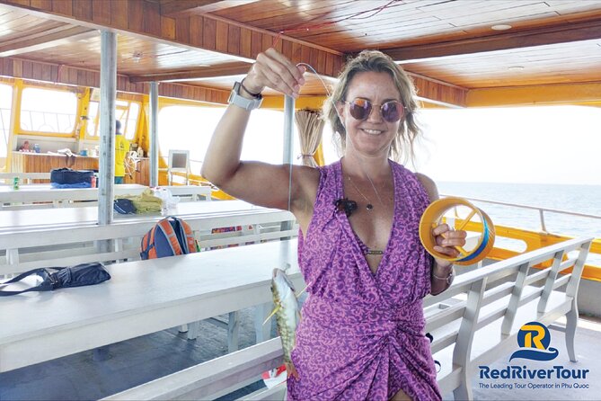 RED RIVER TOUR (Share group): DISCOVERY 3 ISLANDS BY BOAT - Coconut Island and the Ocean World stop