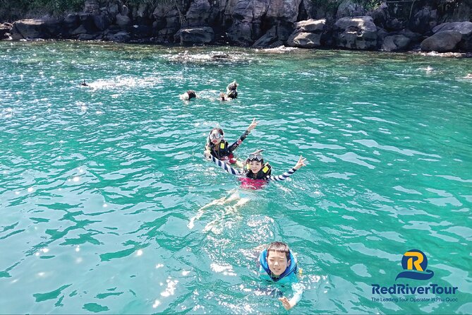 RED RIVER TOUR (Share group): DISCOVERY 3 ISLANDS BY BOAT - Mong Tay or May Rut from 1:00 to 2:30 pm