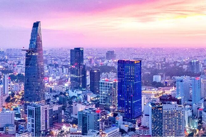 Saigon After Dark With Seafood, Beer & Live Music Bar - Seeing old Saigon at Nguyen Thien Thuat Apartments