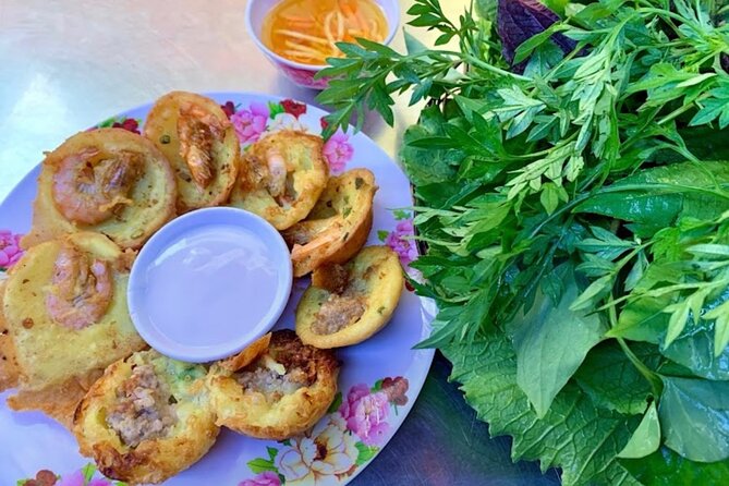 Saigon Evening Walking Street Food Tour - What the guide adds to the meal