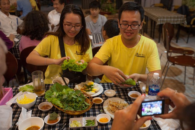 Saigon Night Street Food and City Tour on Scooter - Stop four: Vietnamese sweets to finish a large meal
