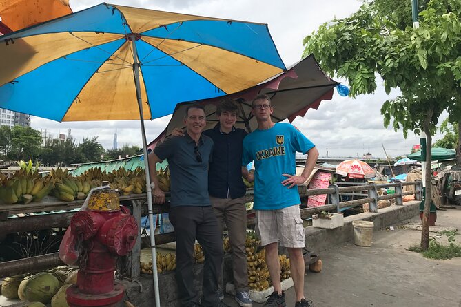 Saigon Slum tour and Saigon Chillspots by motorbike/ Aodai rider - Nguyen Thien Thuat, an old apartment district