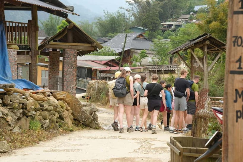 Sapa 3-Day Trekking Adventure from Hanoi - Day 2: Nine kilometers through Y Linh Ho and Lao Chai