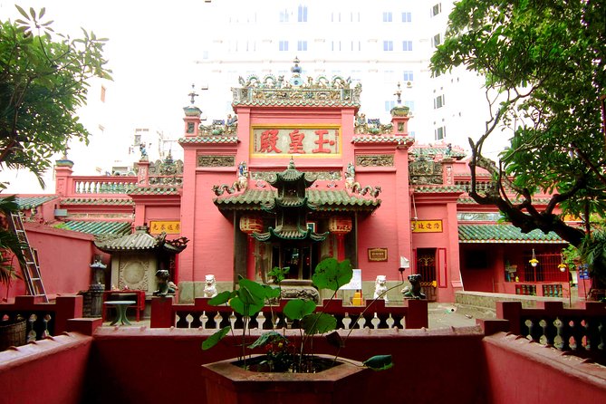 Small-group Saigon City Tour: 4-Hour Must-see Iconic Landmarks - Jade Emperor Pagoda: a change in mood