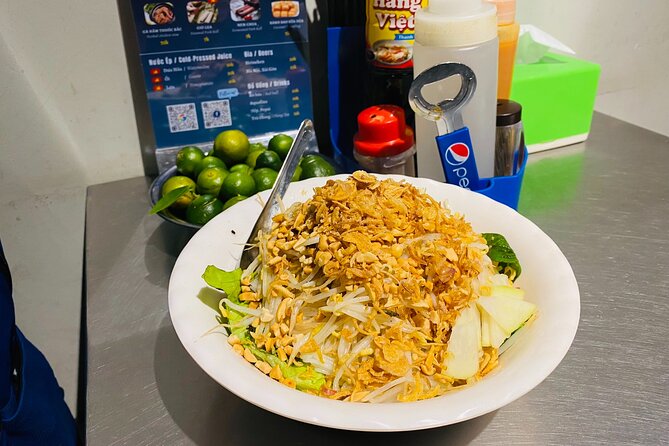 Vegan Street Food & Stories of Hanoi - What the guides add to the evening