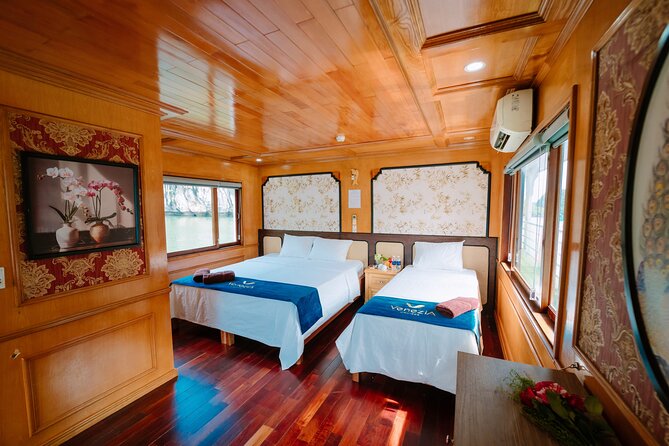 Venezia cruises in less tourist areas with small group - Boarding Venezia Cruises at Bến Beo