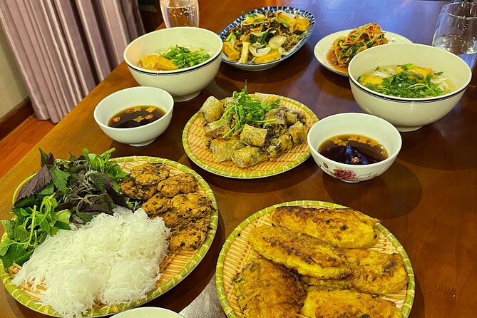 Vietnamese Vegetarian Cooking Class in Hanoi - Shopping for seasonal ingredients at the local market