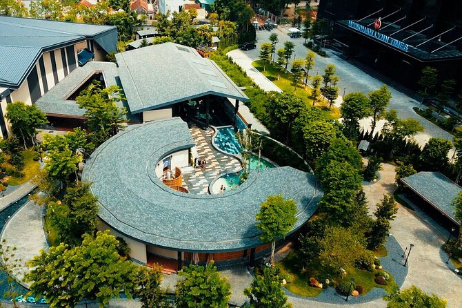 Wyndham Lynn Times Onsen Wellness - The three-bedroom Shoptel and private Onsen