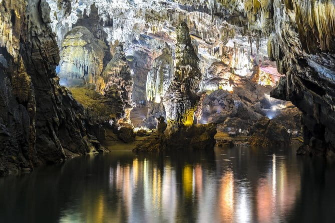 Zipline Dark cave & Paradise cave: Full-day Exploration - Lunch with local food in Phong Nha